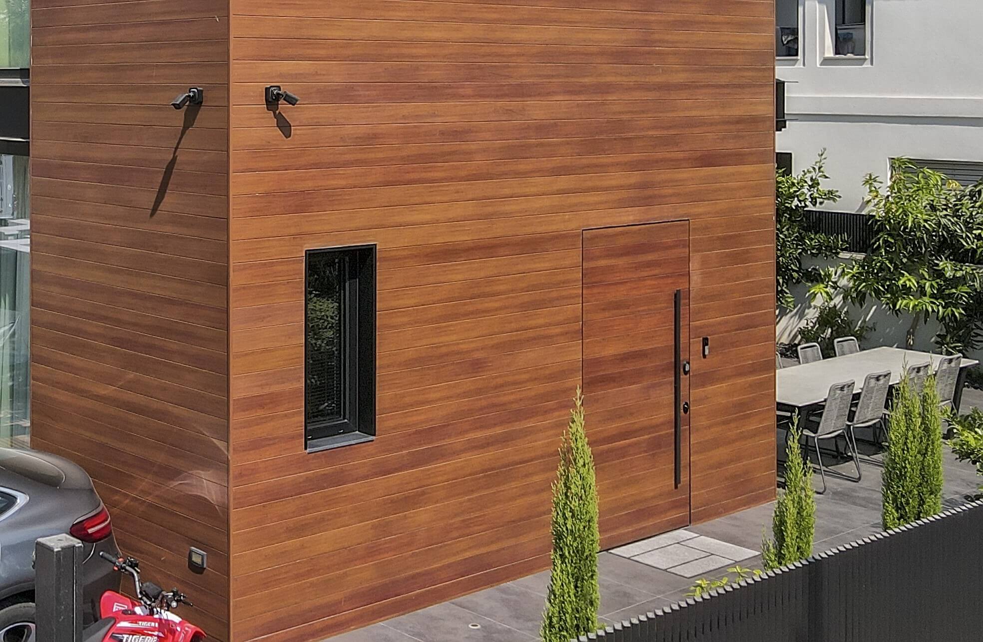 איך לבחור דלתות לבית מעץ